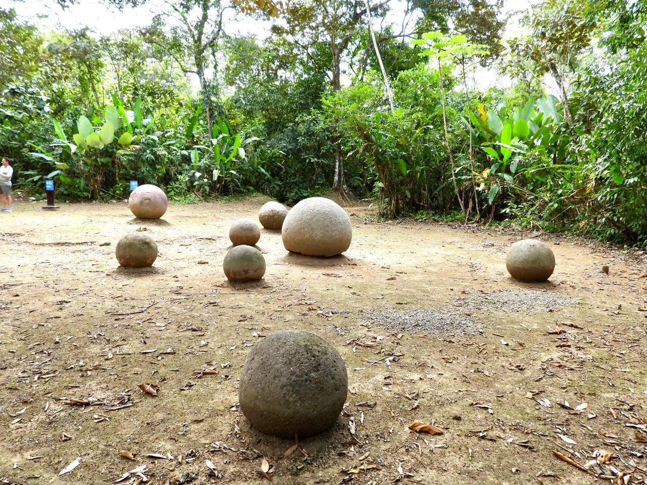 Esferas precolombinas de piedra Diquís, Patrimonio de la Humanidad UNESCO en Finca 6 Esferas precolombinas de piedra Diquís, Patrimonio de la Humanidad UNESCO en Finca 6 | Manglars i esferes de pedra (Tour des de Sierpe)